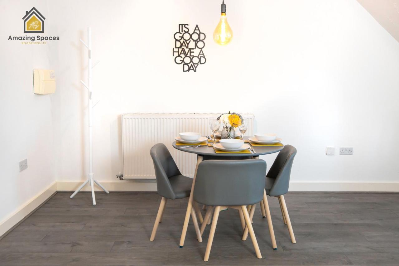 Large Unique 2 Bedroom Duplex Apartment With Private Parking & Free Wifi - Vat Qualifying By Amazing Spaces Relocations Ltd Warrington  Dış mekan fotoğraf