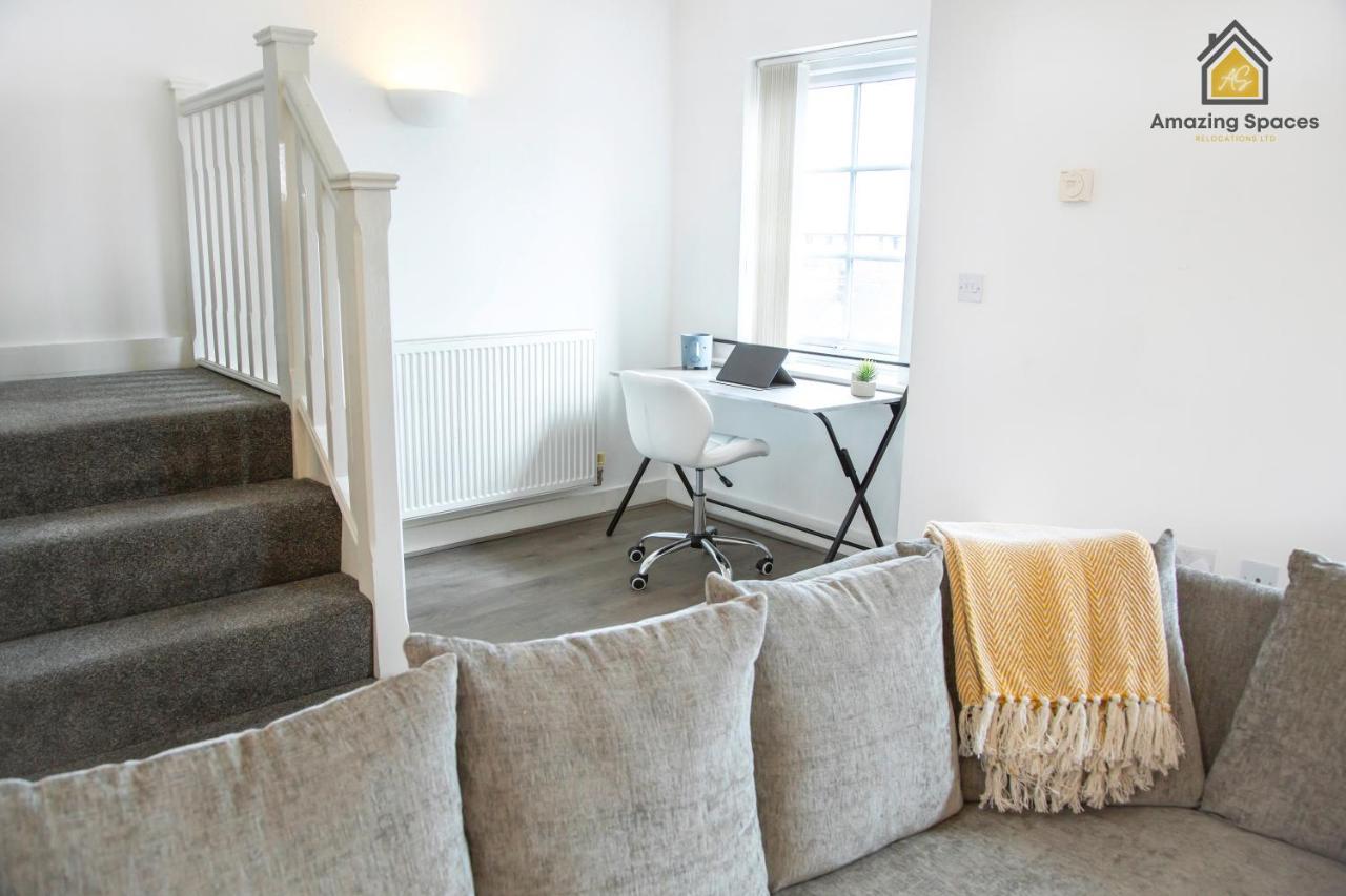 Large Unique 2 Bedroom Duplex Apartment With Private Parking & Free Wifi - Vat Qualifying By Amazing Spaces Relocations Ltd Warrington  Dış mekan fotoğraf