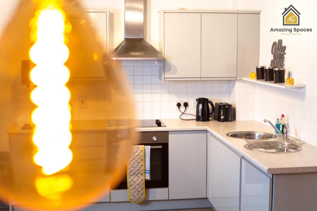 Large Unique 2 Bedroom Duplex Apartment With Private Parking & Free Wifi - Vat Qualifying By Amazing Spaces Relocations Ltd Warrington  Dış mekan fotoğraf